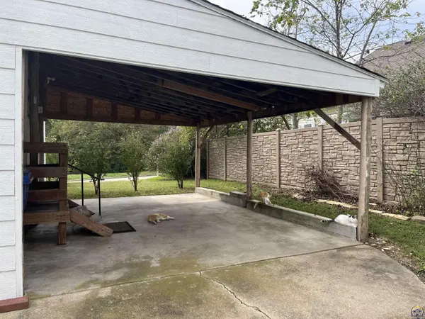 416 E 1st ST, Eskridge, KS 66423