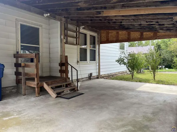 416 E 1st ST, Eskridge, KS 66423