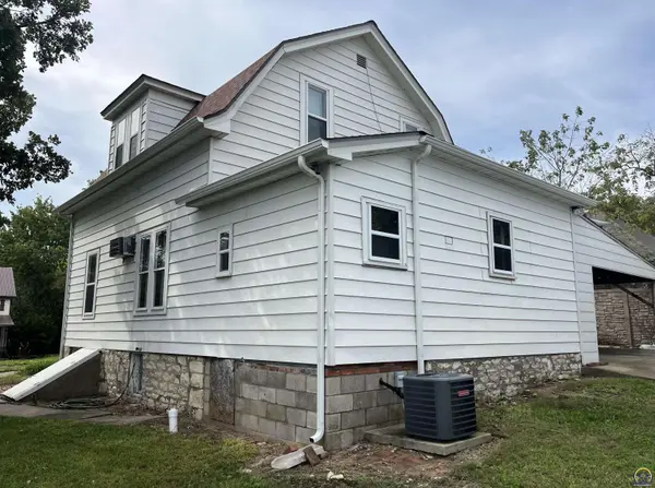 416 E 1st ST, Eskridge, KS 66423