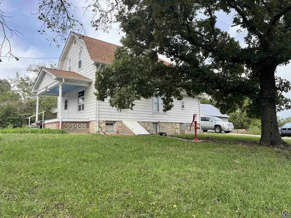 416 E 1st ST, Eskridge, KS 66423