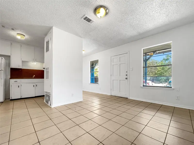 2502 Cecil DR #B, Austin, TX 78744