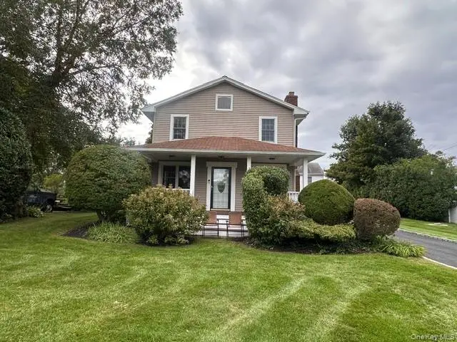 22 Cedar ST, Kings Park, NY 11754