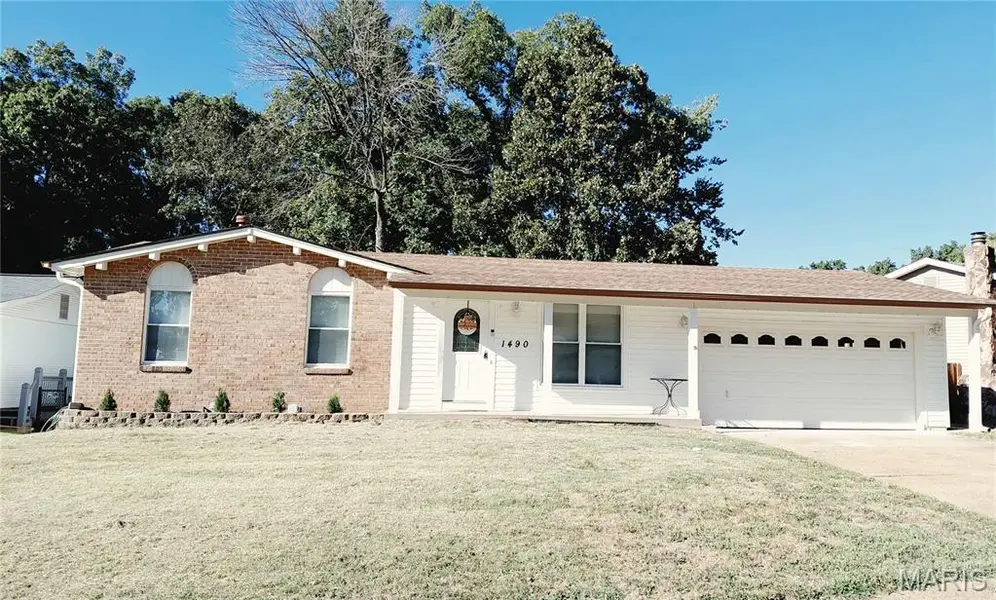 1490 Noche CT, Fenton, MO 63026
