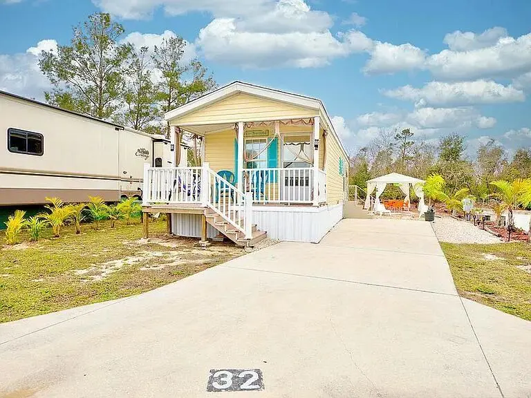 32 GRASSY LAKE CIR, Lake Placid, FL 33852