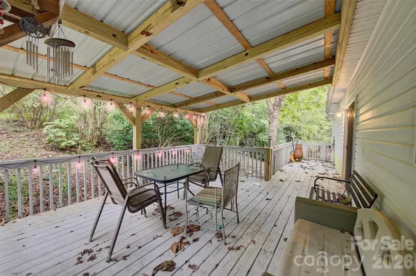 397 Reservoir RD, Spruce Pine, NC 28777