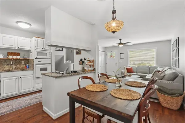 8906 W 99th TER, Overland Park, KS 66212
