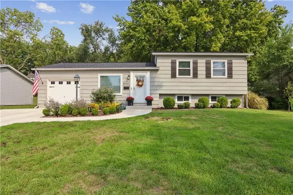 8906 W 99th TER, Overland Park, KS 66212