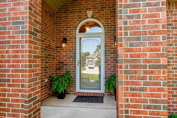 1714 SW 24th ST, Blue Springs, MO 64015