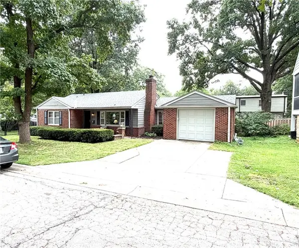 2525 W 50th TER, Westwood, KS 66205