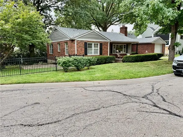 2525 W 50th TER, Westwood, KS 66205
