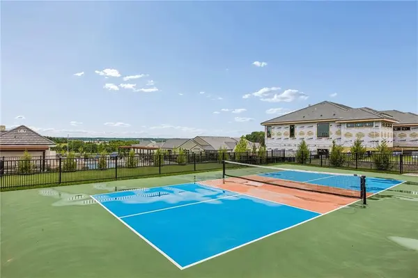13714 Meadow LN, Leawood, KS 66224