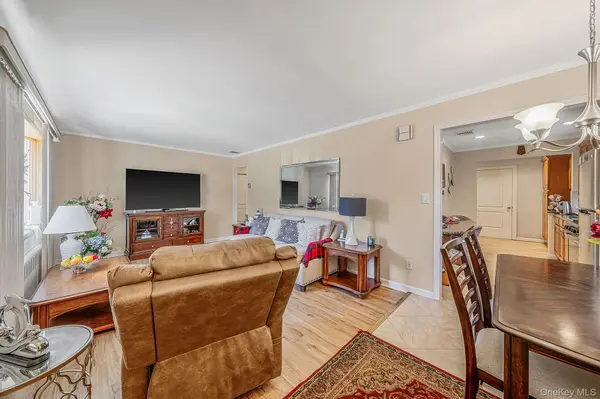52 Eastlake AVE, Massapequa Park, NY 11762