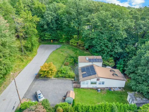 30 N Strawberry Hill LN, West Nyack, NY 10994