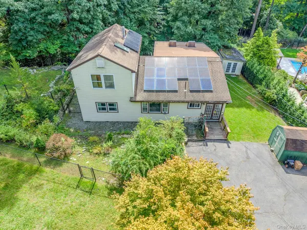 30 N Strawberry Hill LN, West Nyack, NY 10994