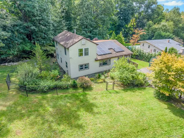 30 N Strawberry Hill LN, West Nyack, NY 10994