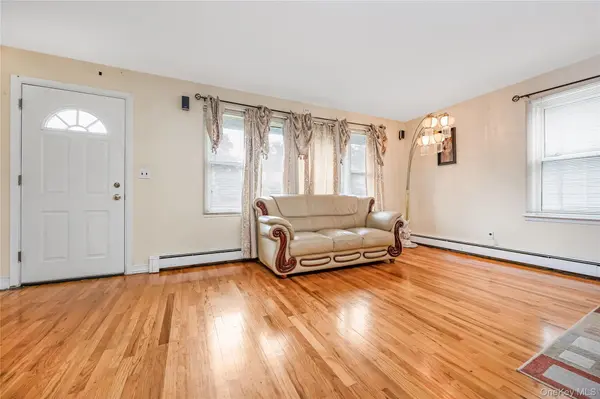 121 Cochran PL, Valley Stream, NY 11581