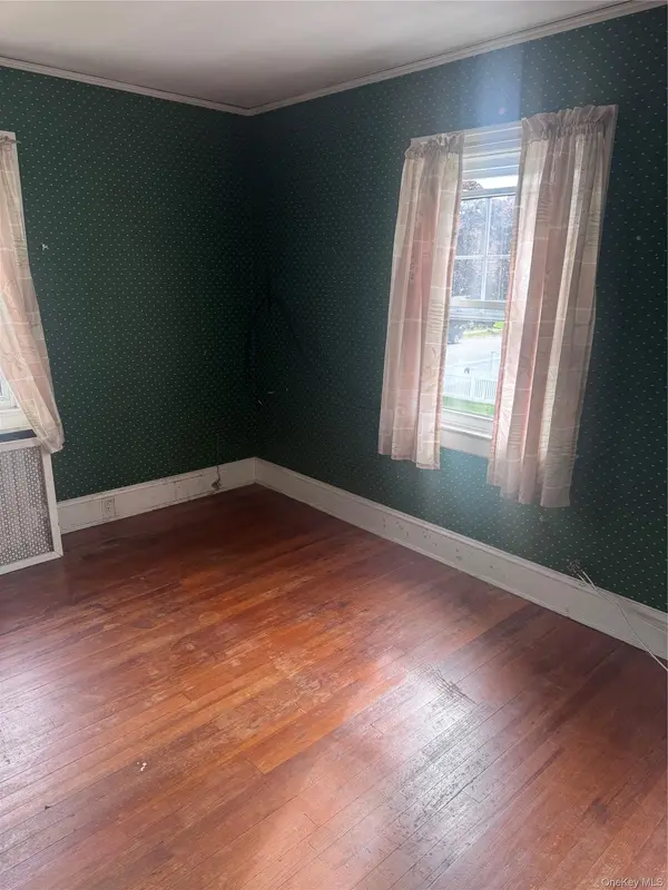 89 N Bergen PL, Freeport, NY 11520