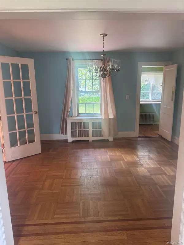 89 N Bergen PL, Freeport, NY 11520