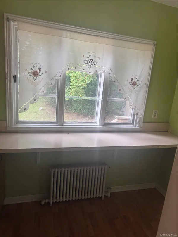 89 N Bergen PL, Freeport, NY 11520