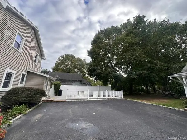 22 Cedar ST, Kings Park, NY 11754