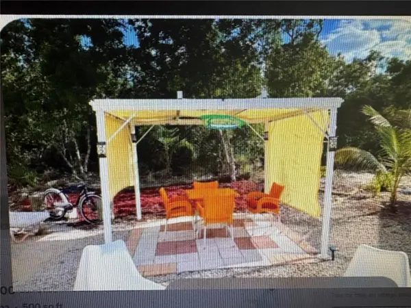 32 GRASSY LAKE CIR, Lake Placid, FL 33852