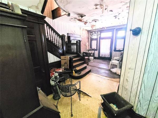 3212 Sullivan AVE, St Louis, MO 63107