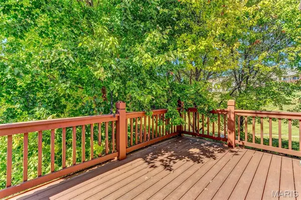 18 Country Bluff CT, St Charles, MO 63301