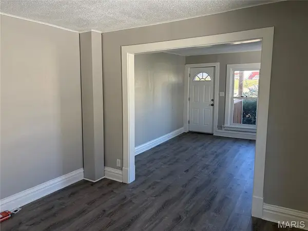 3834 Waco DR, Normandy, MO 63121