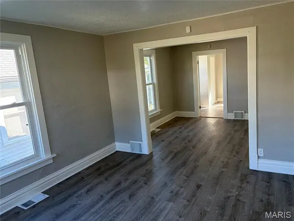 3834 Waco DR, Normandy, MO 63121