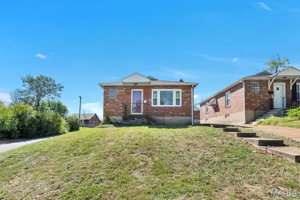 8400 Richard AVE, University City, MO 63132