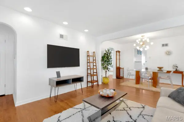 8400 Richard AVE, University City, MO 63132