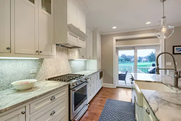 1074 Suffolk CT, Gurnee, IL 60031