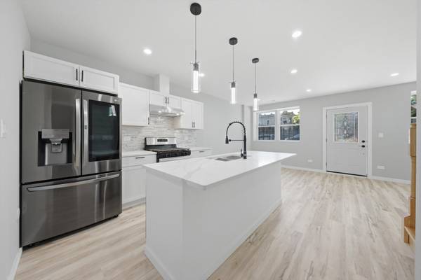 4642 W Monroe ST, Chicago, IL 60644