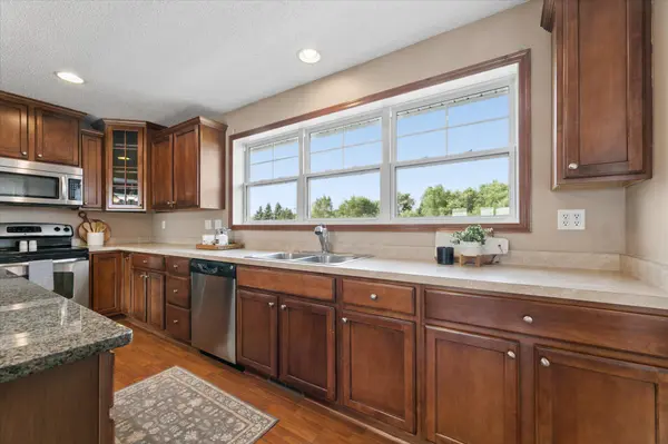 5013 Ross LN, Rockford, MN 55373