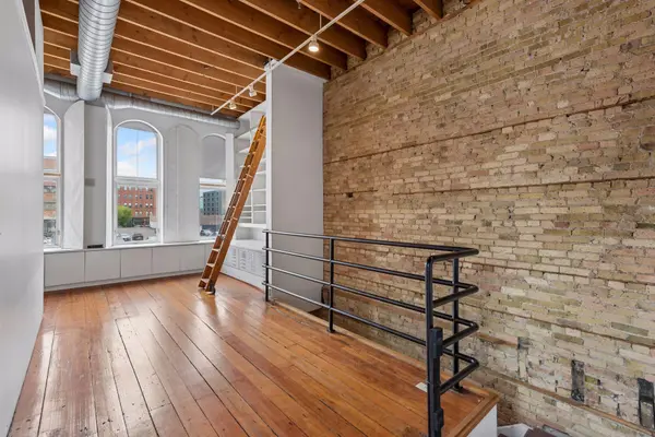 213 1/2 Washington AVE N, Minneapolis, MN 55401