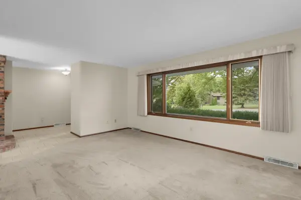 5220 Cottonwood LN N, Plymouth, MN 55442