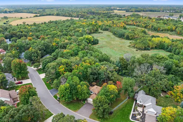 38308 Golden Oaks TRL, North Branch, MN 55056