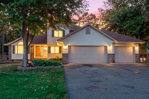 38308 Golden Oaks TRL, North Branch, MN 55056