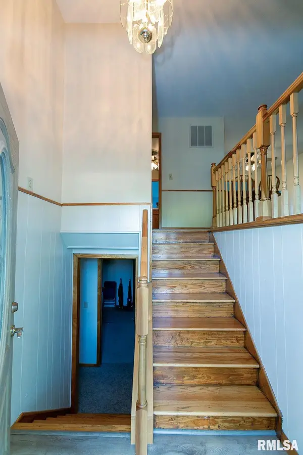 208 LAKE RD, Eureka, IL 61530