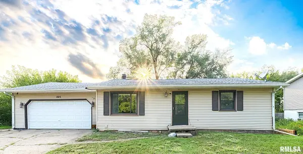 205 PARKWAY LN, Pekin, IL 61554
