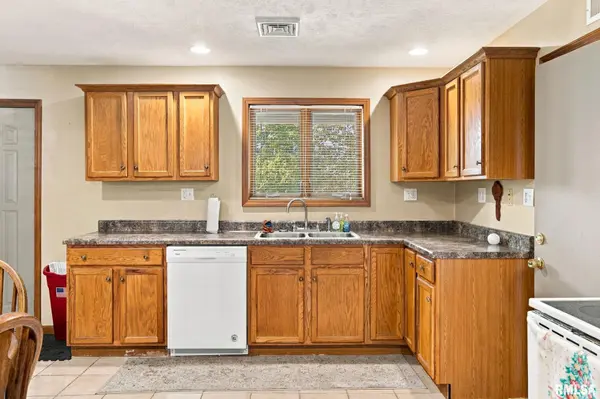 312 W CHICAGO AVE, Orient, IL 62874-1102