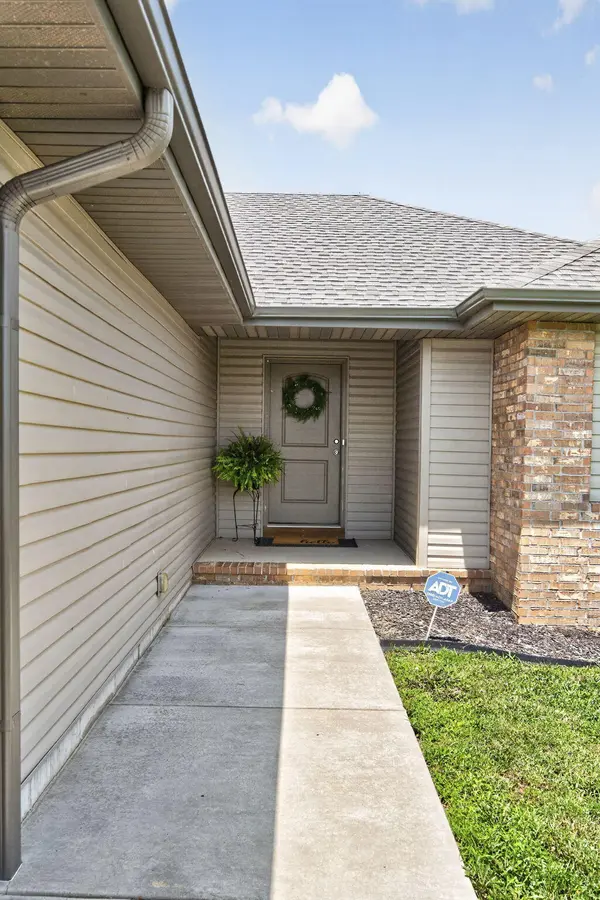 505 S Forest LN, Republic, MO 65738