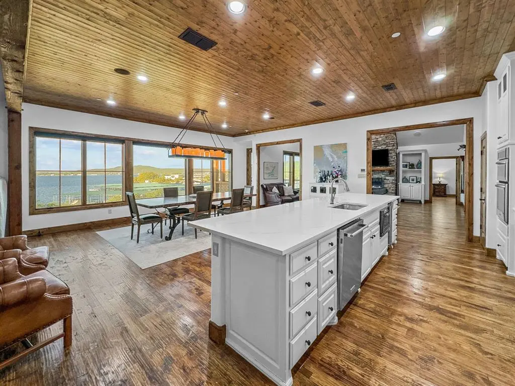2504 Century Oak Drive #302, Graford, TX 76449