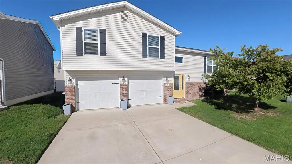 17 Faith DR, Fairview Heights, IL 62208