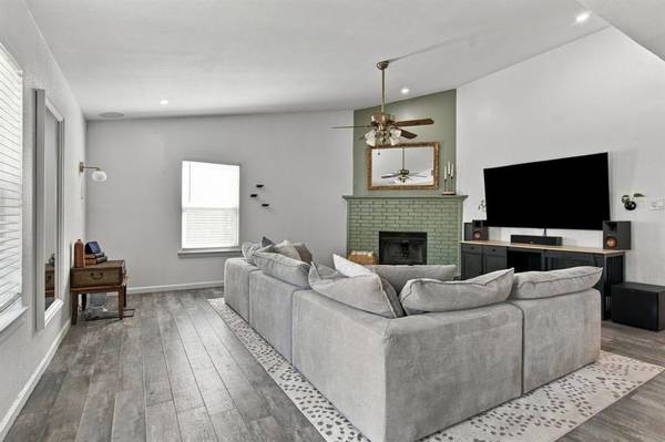 831 Beverly Drive, Grapevine, TX 76051