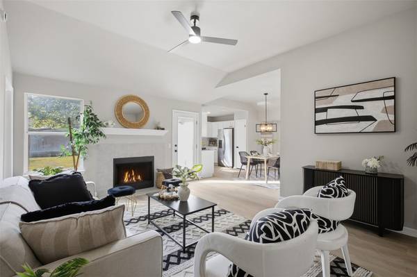 812 HONEYSUCKLE DR, Leander, TX 78641