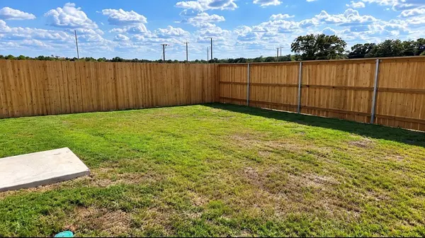 109 Mullins DR, Rockdale, TX 76567