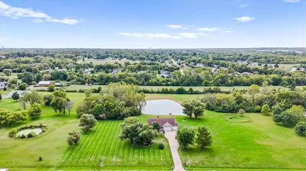 7401 155 ST #E, Belton, MO 64012