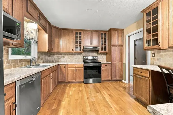 16312 S 38th ST, Independence, MO 64055