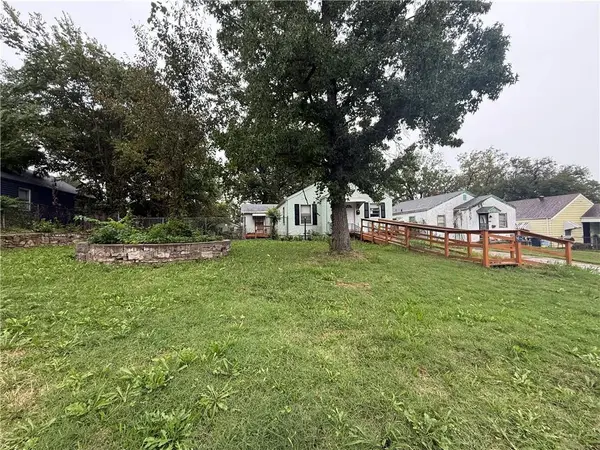 4421 College AVE, Kansas City, MO 64130